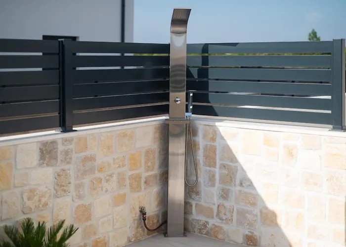 Sky View Willa Vodice